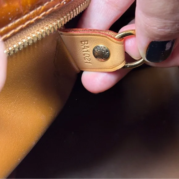 Louis Vuitton Monogram Vernis Handbag - Picture 12 of 15